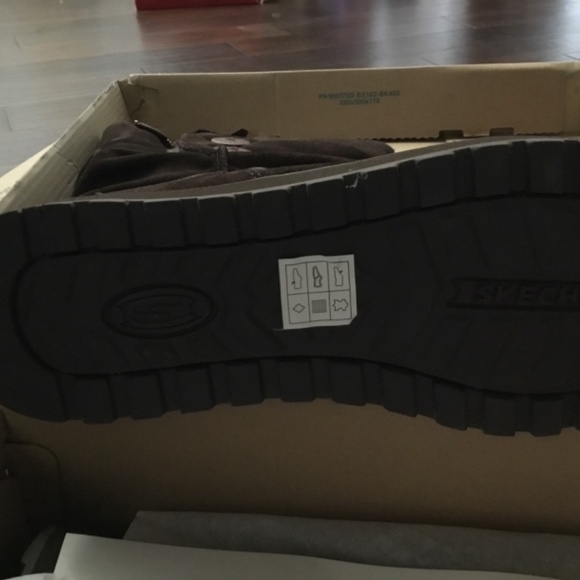 New with Tags Brown Skechers - Picture 2 of 3